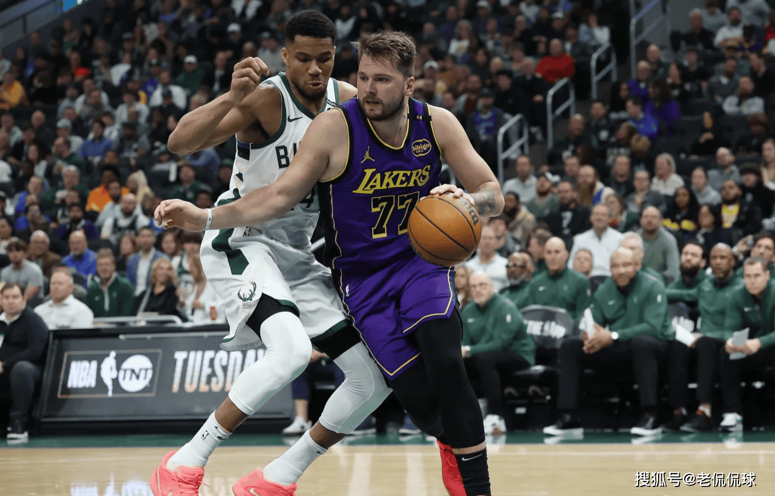 包含转会期NBA季后赛焦点战，洛杉矶湖人门线救险，引发热议，球队文化再被提及的词条-爱游戏体育官网