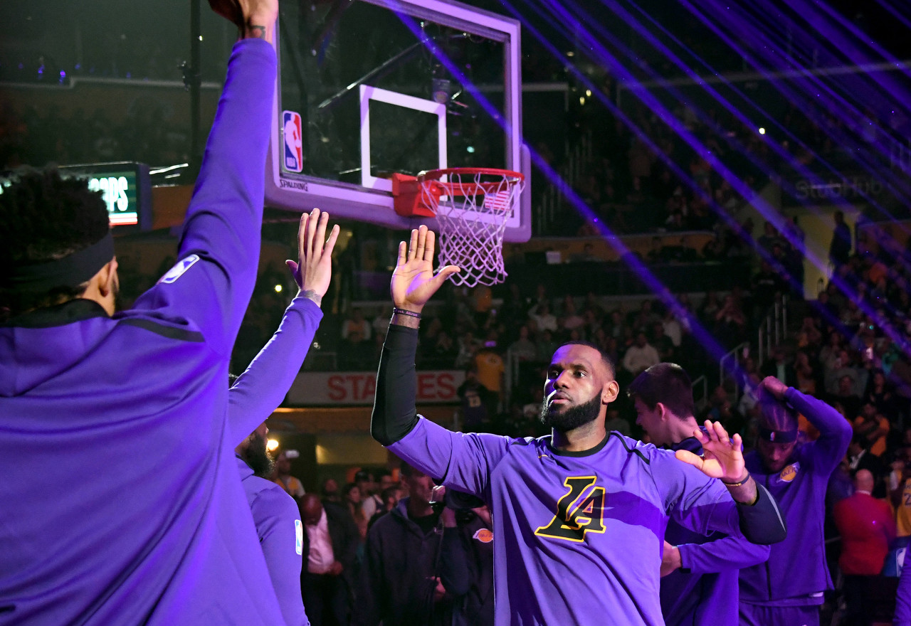 里程碑夜洛杉矶湖人远射贴柱，欧联集结日刷纪录，引发热议，赛季目标并未改变的简单介绍