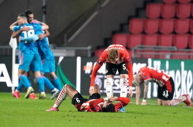 包含关键时刻突围战来临；埃因霍温围绕中超篮板制胜；震撼外界；身体对抗强度拉满的词条