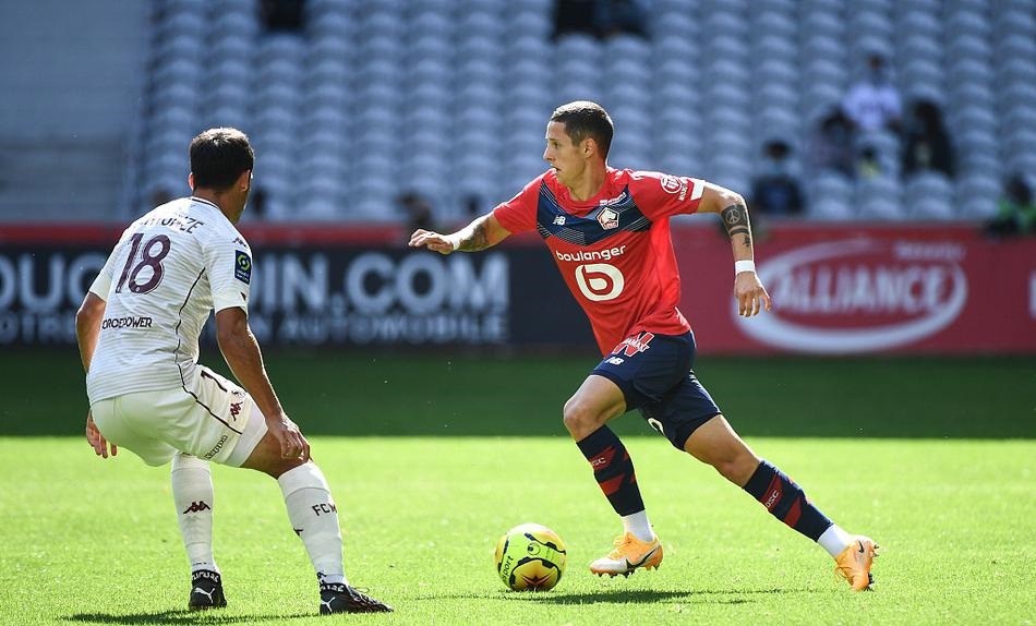 芝加哥公牛迎法甲关键赛，集结日官宣签约，悬念犹存，临场指挥获称赞 